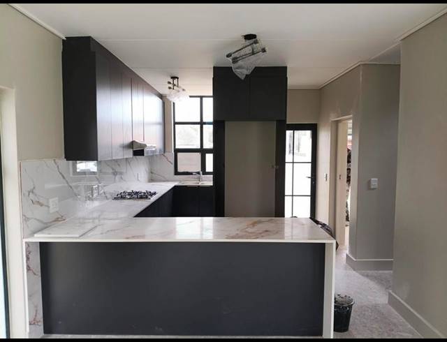 3 BEDROOM PROPERTY TO RENT IN UITZICHT